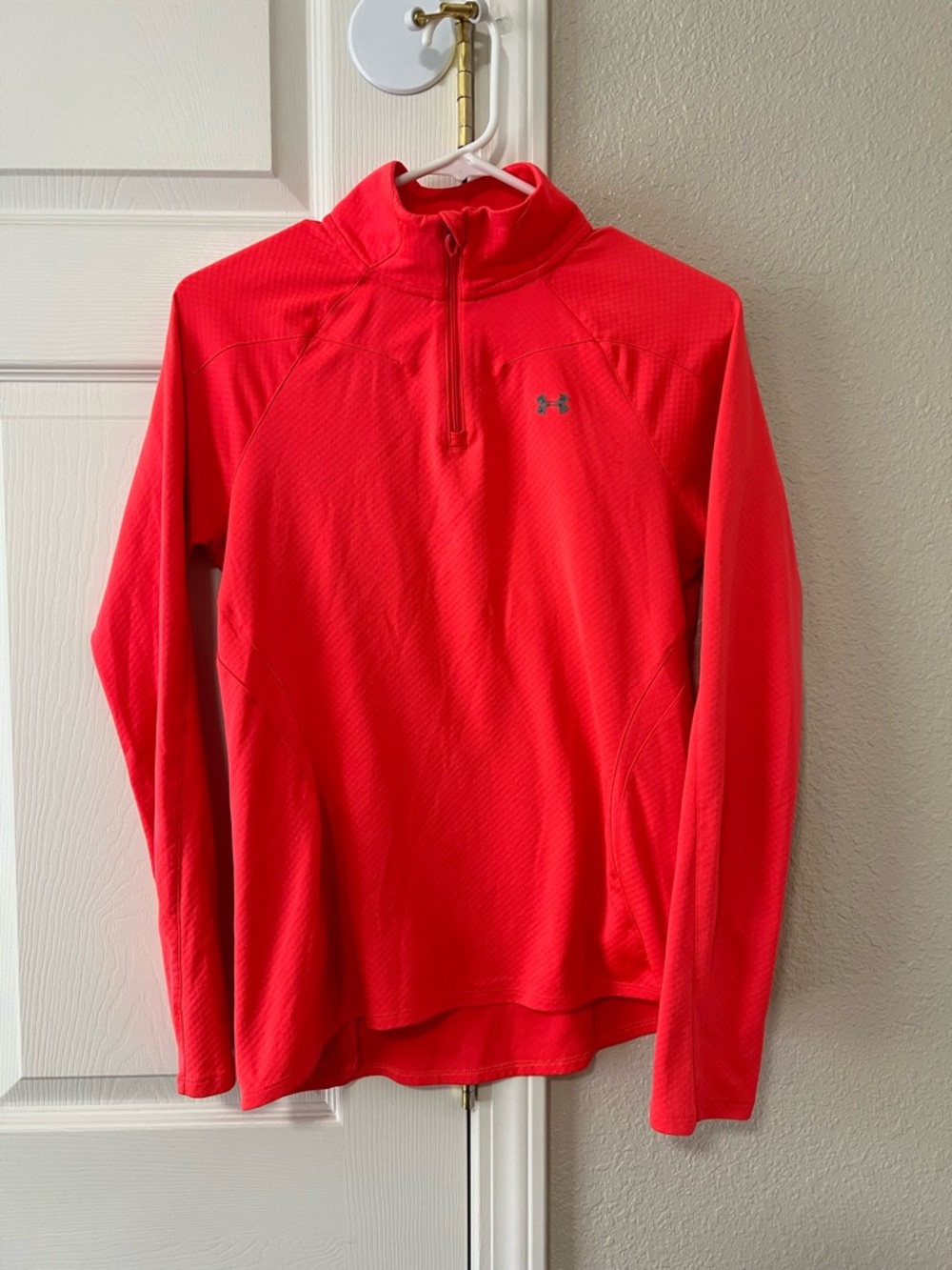 Under Armour HeatGear 1/4 Zip Pullover Neon Pink Women’s Medium